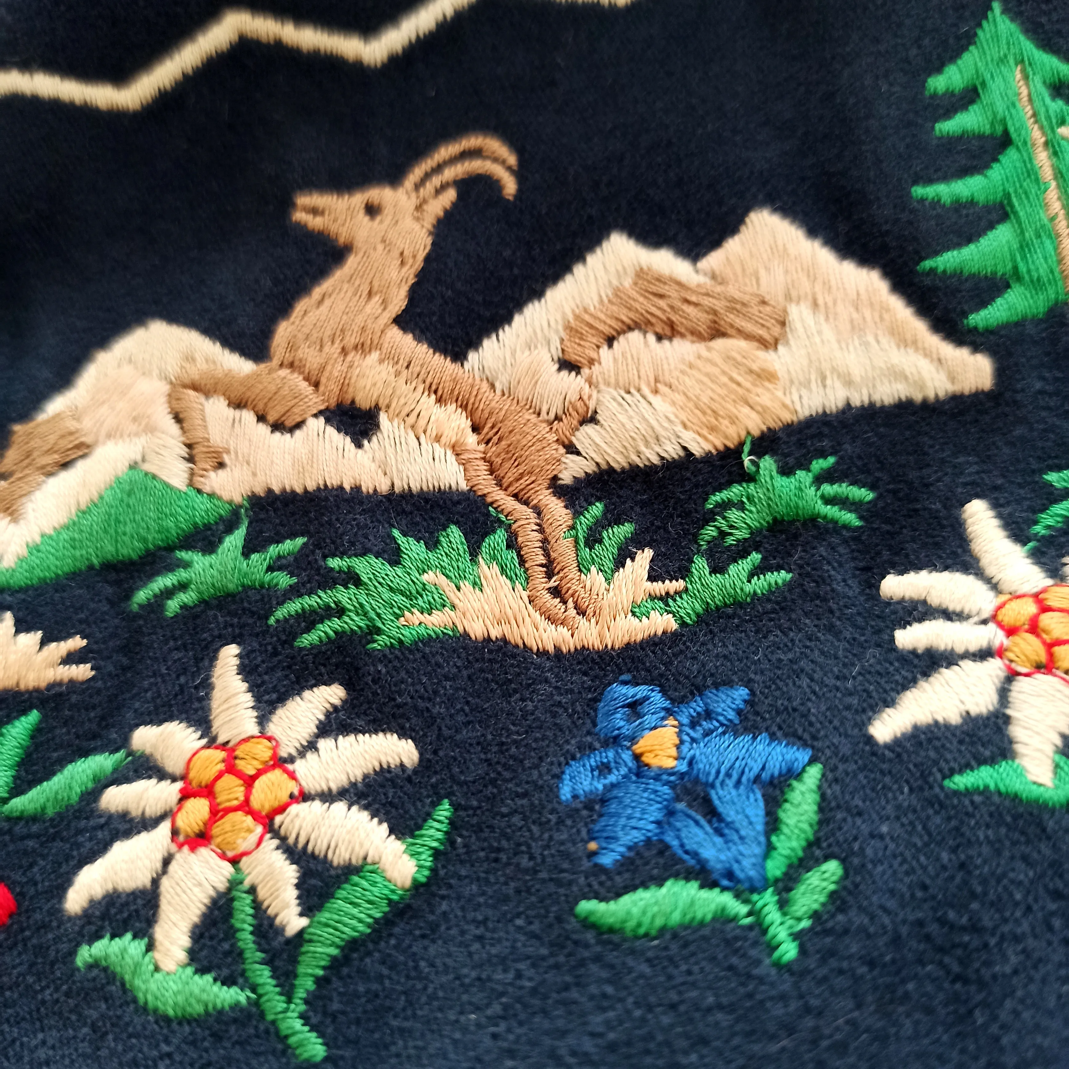 1940s - Gorgeous Alpine Hand Embroidery Handbag