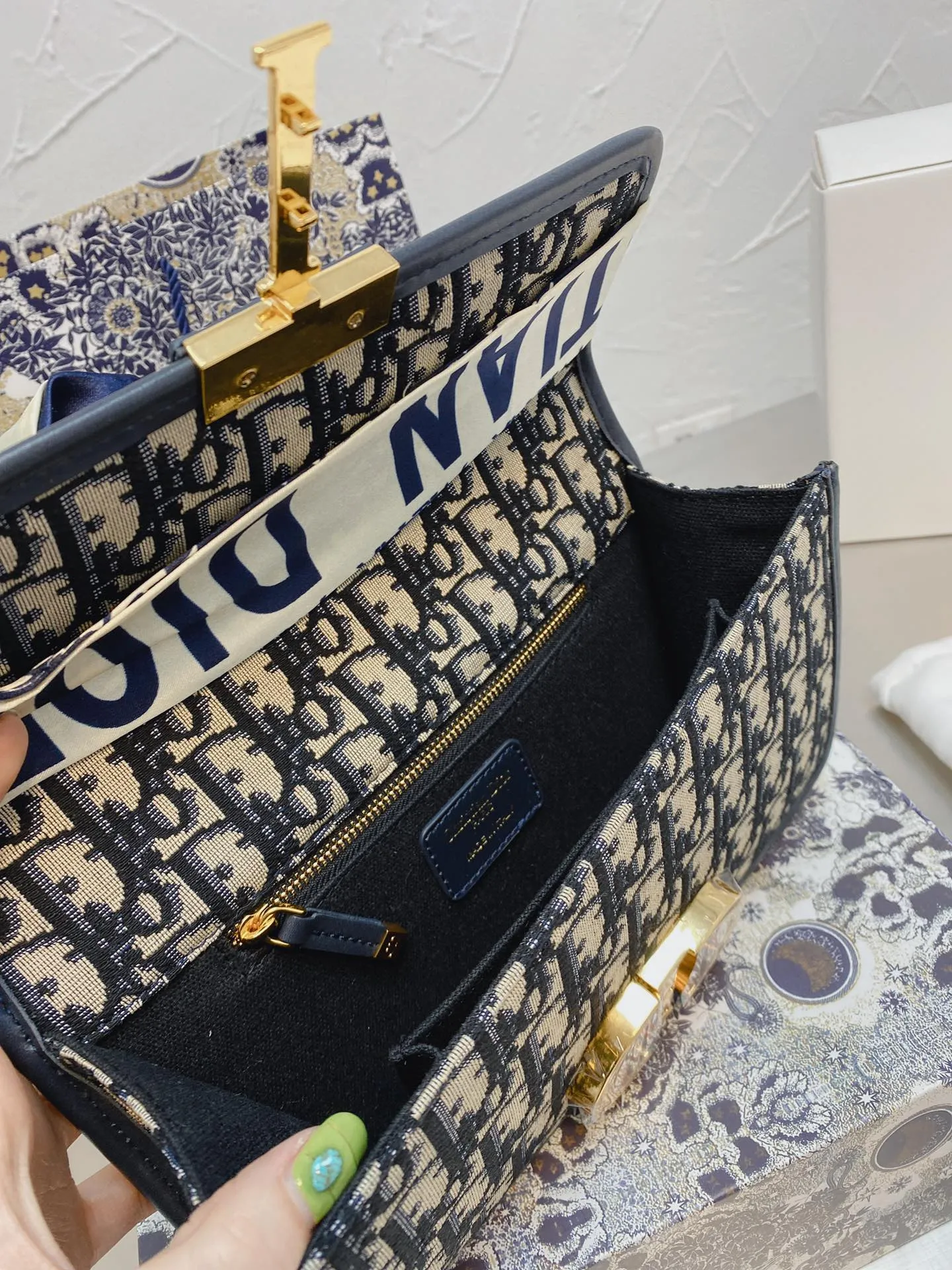 Designer Handbags DR 060